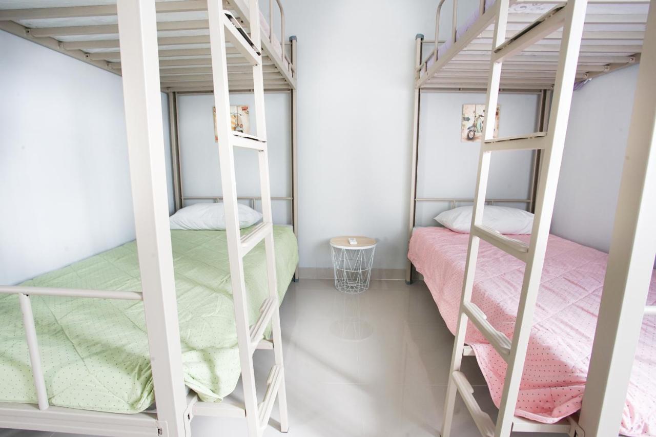 Inni Homestay Malang Zewnętrze zdjęcie