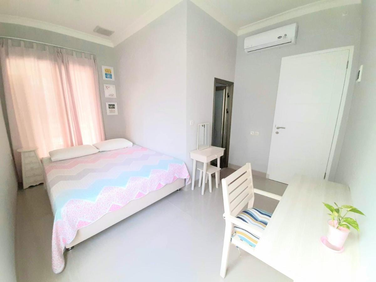 Inni Homestay Malang Zewnętrze zdjęcie