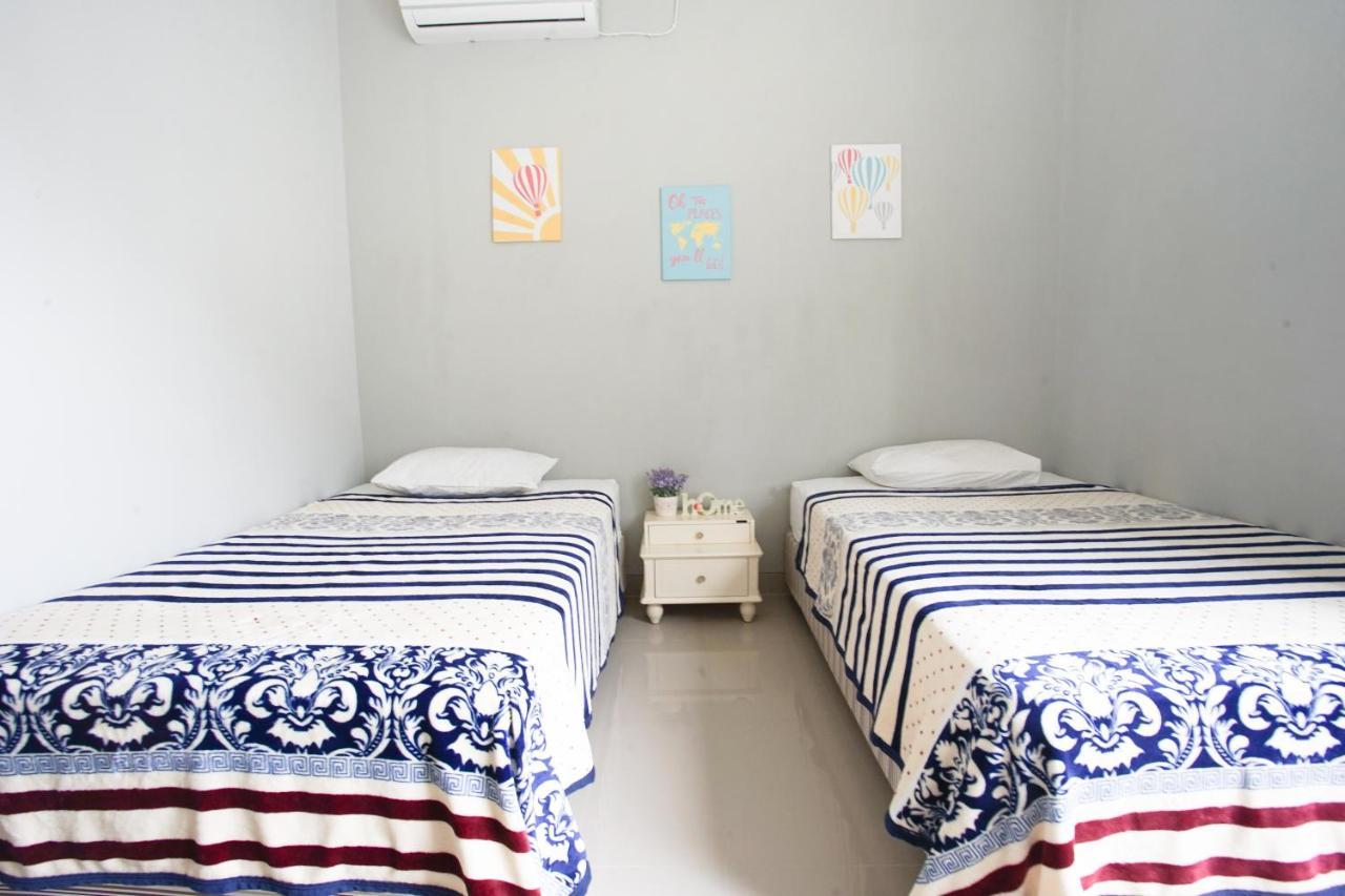 Inni Homestay Malang Zewnętrze zdjęcie