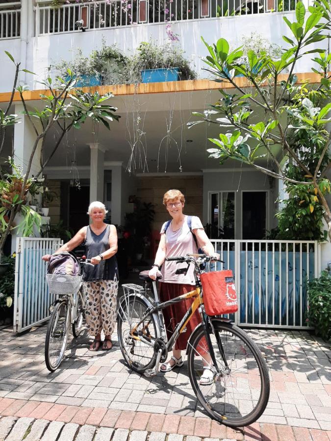 Inni Homestay Malang Zewnętrze zdjęcie