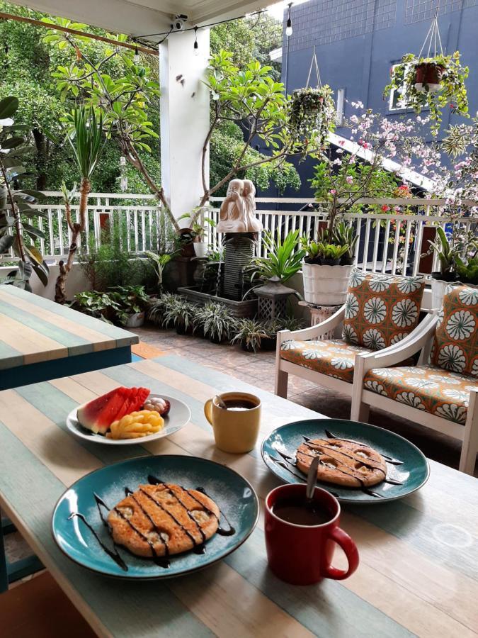 Inni Homestay Malang Zewnętrze zdjęcie