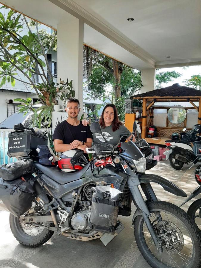Inni Homestay Malang Zewnętrze zdjęcie