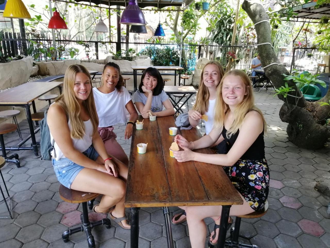 Inni Homestay Malang Zewnętrze zdjęcie