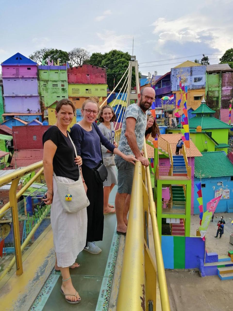 Inni Homestay Malang Zewnętrze zdjęcie