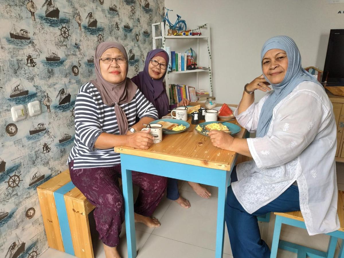 Inni Homestay Malang Zewnętrze zdjęcie